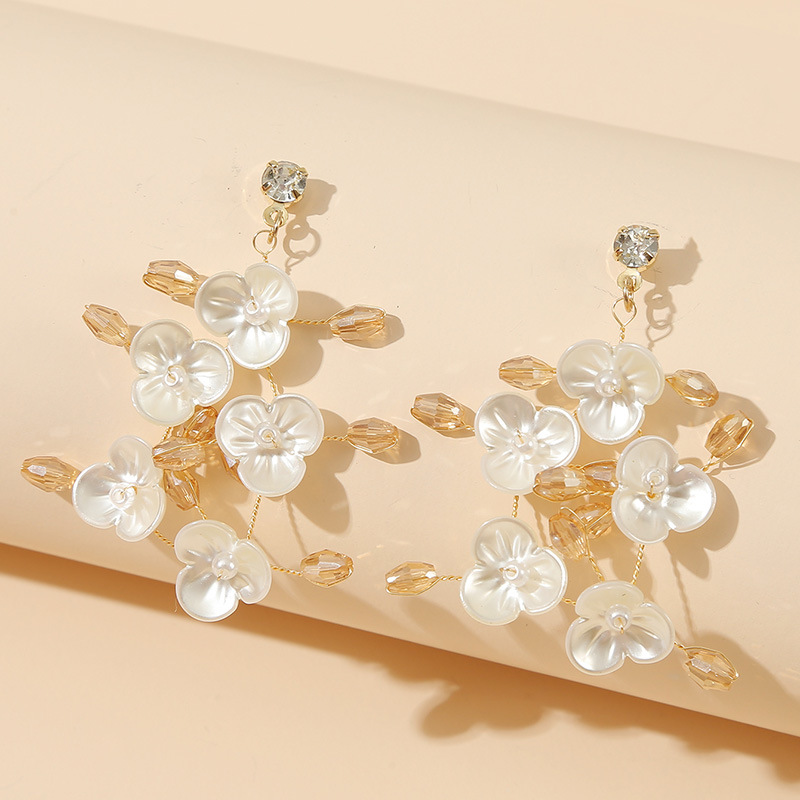 Silver Needle Korean Trend Woven Crystal Flower Earrings Handmade Imitation Shell Earrings Wholesale Nihaojewelry display picture 4