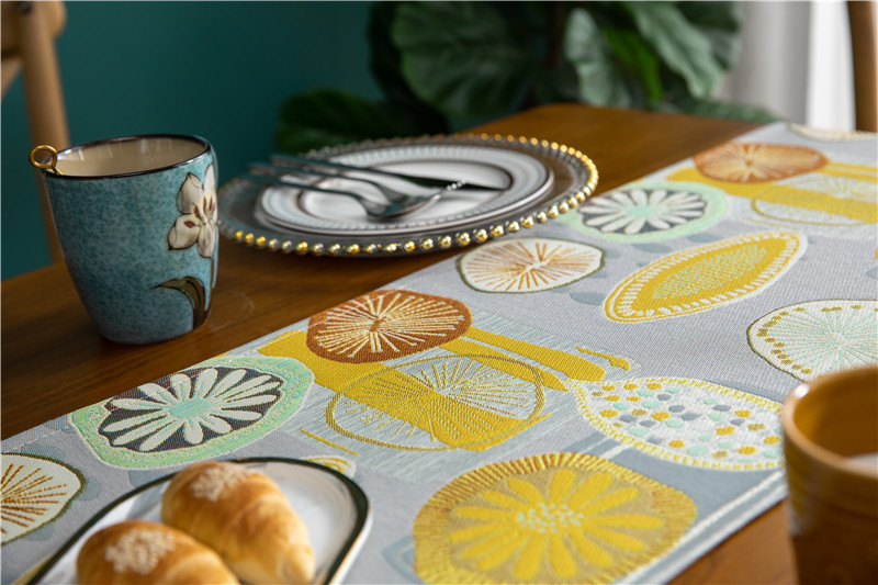 Runner da tavola moderno e minimalista interamente in poliestere per tavolino da caffè, scarpiera, mobile TV, con nappe, realizzato su misura in poliestere_voghion.com