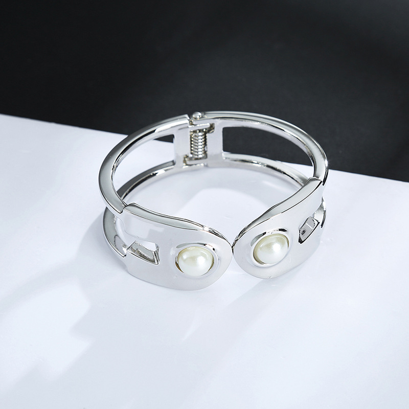 U-shaped Pearl Double-head Opening Bracelet display picture 9
