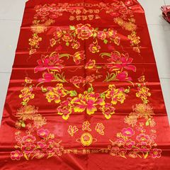 杭州のシルクは顔に喜ばれて結婚祝いに赤い贈り物をされます。
