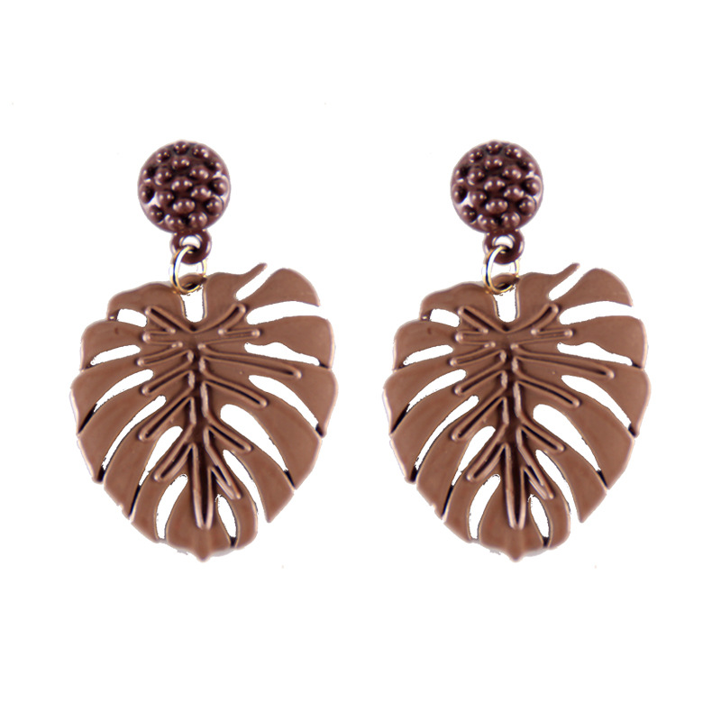 Fashion Exaggerated Hollow Leaves Long Earrings Simple Earrings Wholesale Nihaojewelry display picture 9