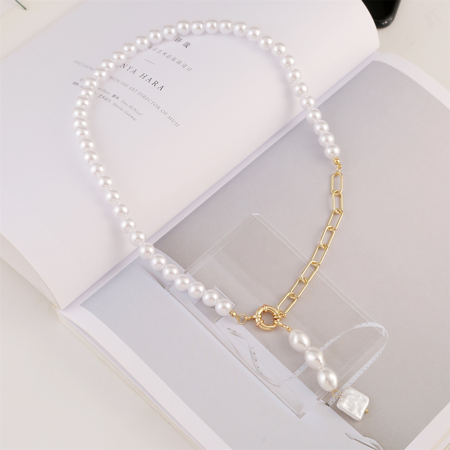 Korean New Fashion Asymmetrical Alloy Pearl Necklace Fashion Simple Retro Pendant Wholesale display picture 4