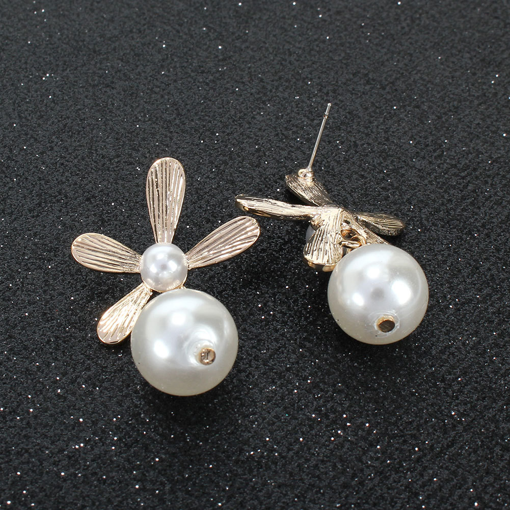 Retro Earrings Simple Three-dimensional Flowers Irregular Pearl Earrings display picture 7