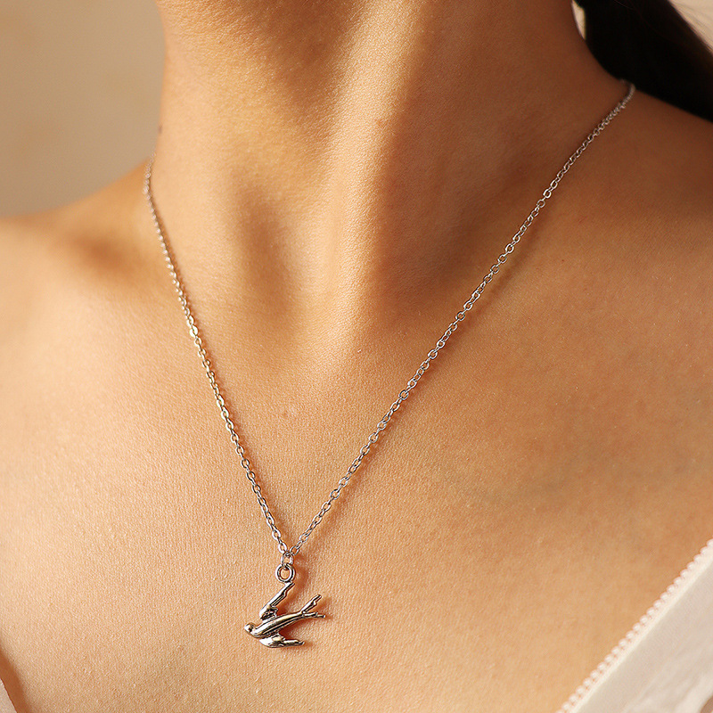 New Small Swallow Hot Sale Small Animal Necklace Wholesale display picture 2