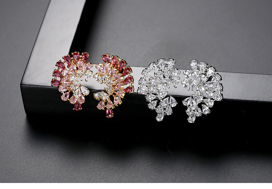 Boucles D'oreilles Nuage De Fibres Nouvelle Couleur Banquet Douces Dames Boucle D'oreille En Zirconium Incrusté De Cuivre En Gros Nihaojewelry display picture 2