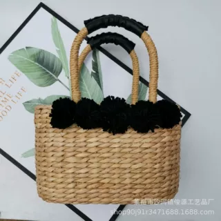 厂家订制外贸同款玉米皮手提包 粘黑毛球休闲草编包