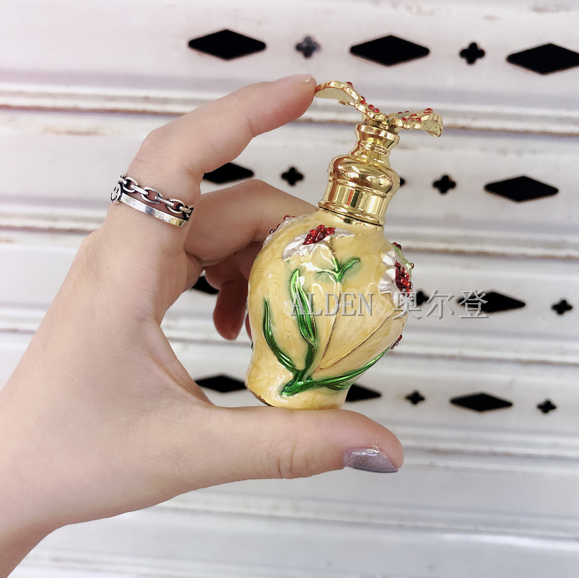 12ML Golden Butterfly Metal Perfume Essential Oil round bottle, multi-color tattoo colorant glass perfume bottle, direct sales in stock detail image 3