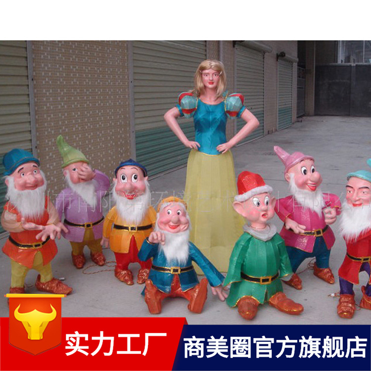 ����ֱ������ʥ�����ˣ���ѩ������С���ˣ��ߴ����ɫ���ɶ���