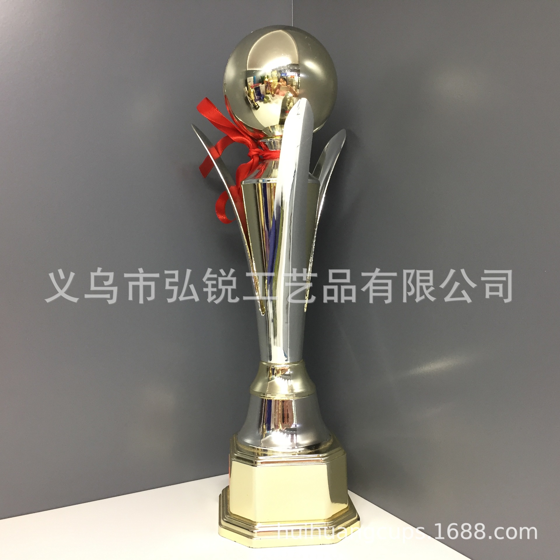 Hot-selling wholesale football plastic trophies, sports competition student prizes, commemorative awards, and creative customizable logos detail image 2