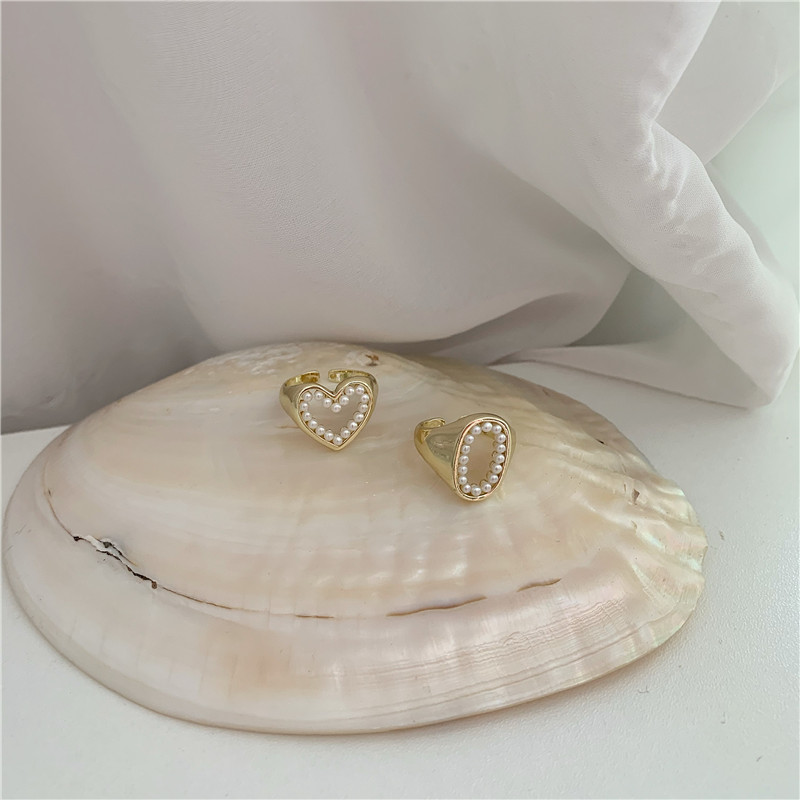 Korea  glossy pearl love ring