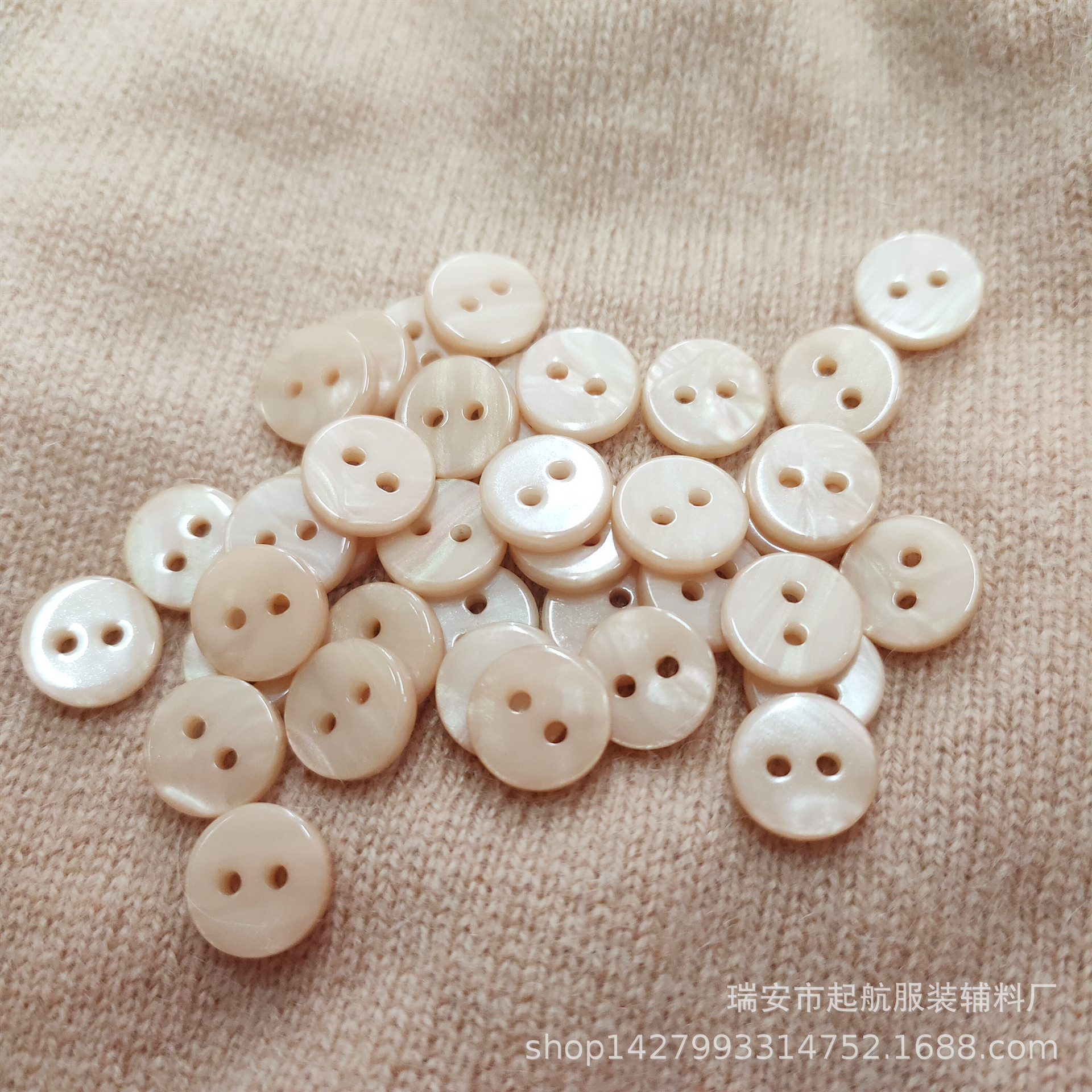 树脂纽扣仿贝壳彩珠光两眼平面扣子童装衬衫毛衣开衫羊绒衫钮扣