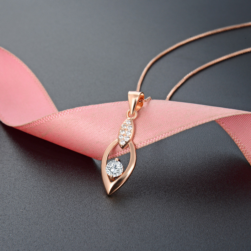 Japonés y coreano s925 Collar de plata mujeres lujo luz diamante gota agua colgante moda simple hoja joyería fuente fábrica