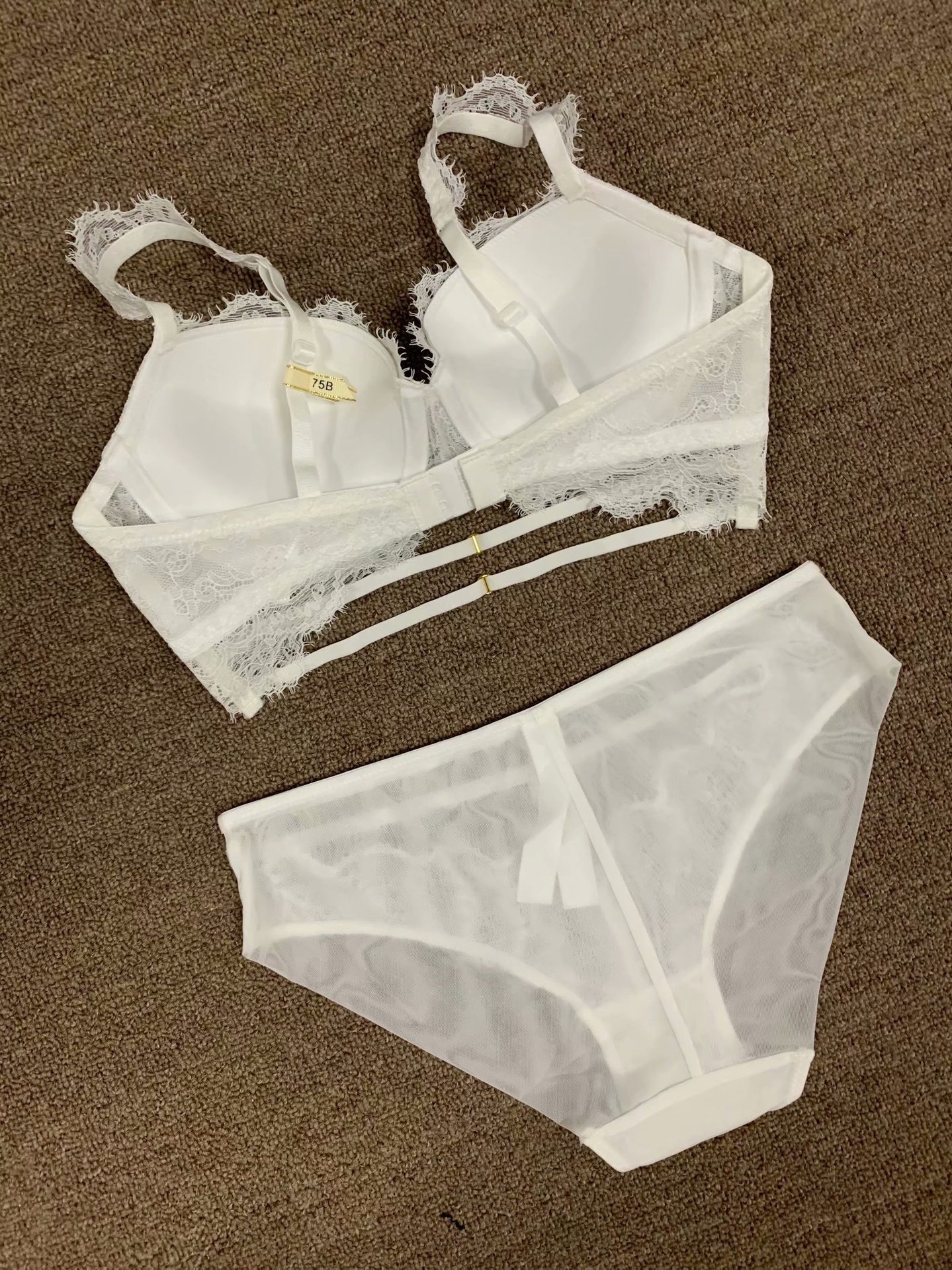 New French Sexy Lace Overlay with Steel Ring Gathering Large Women's Bra Set_voghion.com