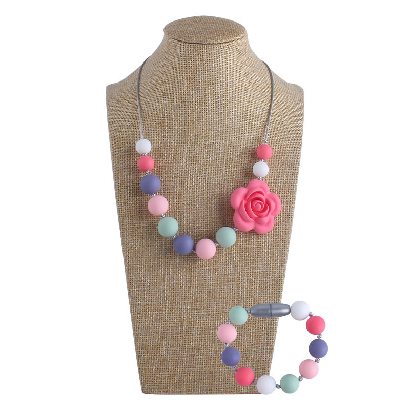 Venta caliente forma de Rosa collar de silicona mordedor masticable colgante infantil molar mordedor de silicona pulsera de cuentas