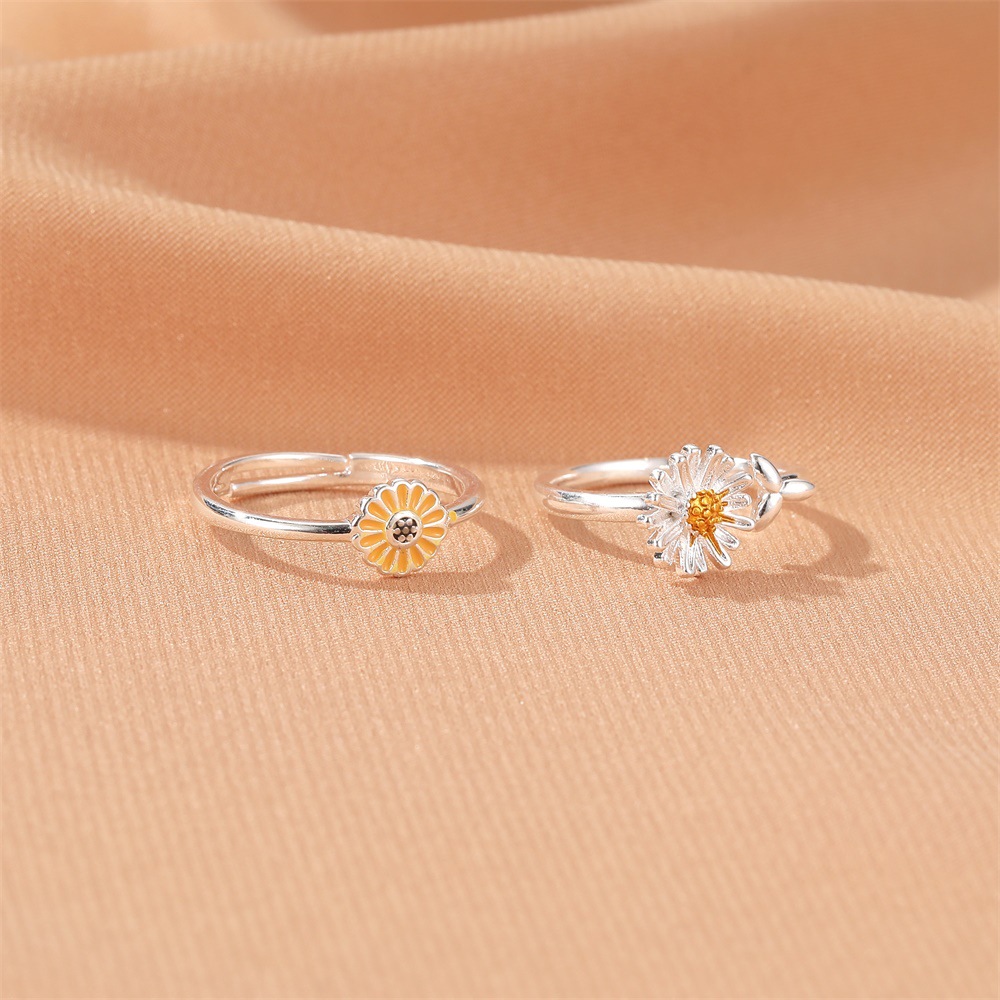 Korean Style Simple Daisy Flower Ring Sunflower Ring Adjustable Ring Wholesale Nihaojewelry display picture 6