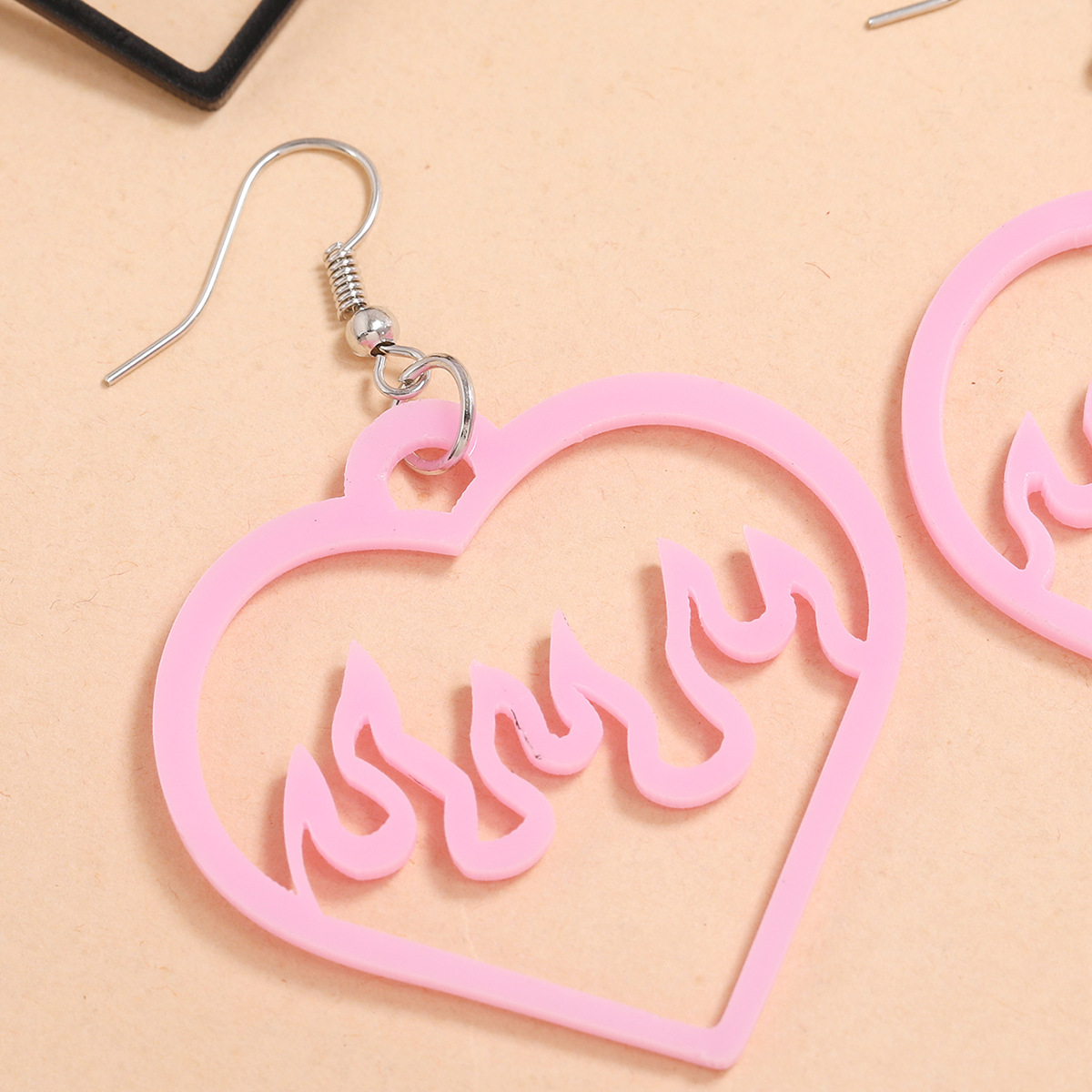 Simple Two-tone Acrylic Black Pink Hollow Love-shaped Spark Flame Earrings 2 Pairs display picture 4