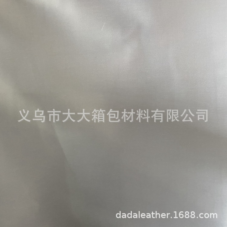 Yiwu Dada Factory Direct sales of lustrous leather single-color butyl foam five-beauty satin bottom foam bag fabric detail image 5