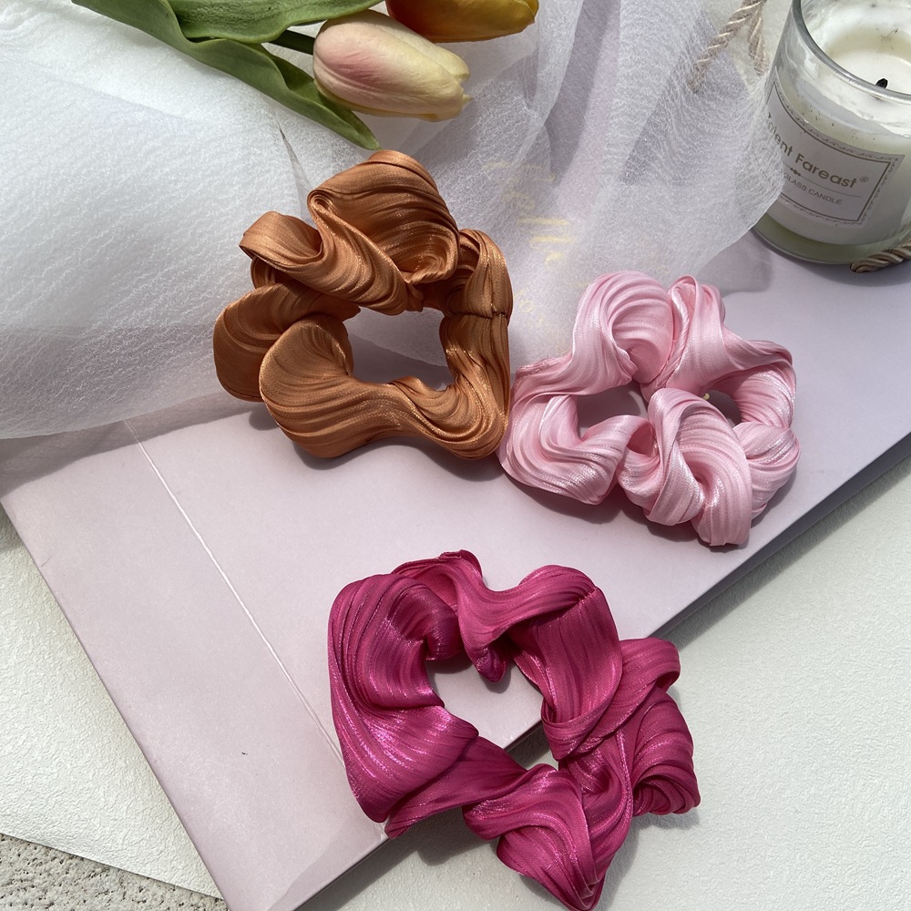Korean Hair Scrunchies Fashion New Solid Color Flash Wave Lady  Hair Ring Tie Horsetail Rubber Band Hair Rope Head Wholesale Nihaojewelry display picture 5