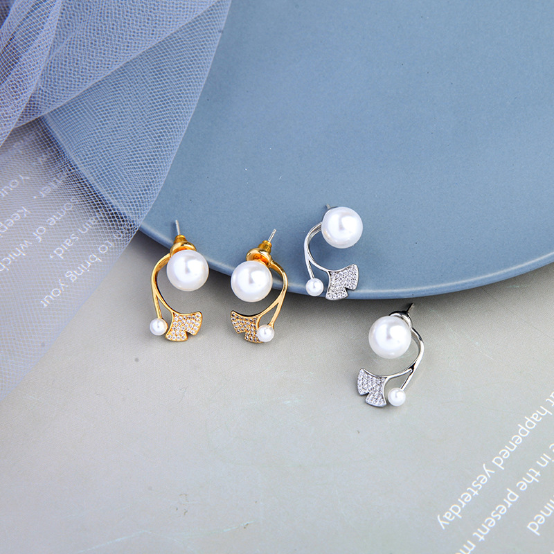 Exquisite S925 Silver Fashion Pearl Earrings display picture 5