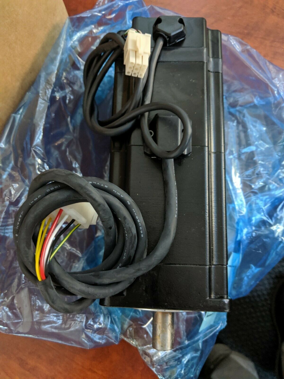 R2AA06040FXH11M  R2AA06040FXH11W三洋伺服电机 议价出售质保