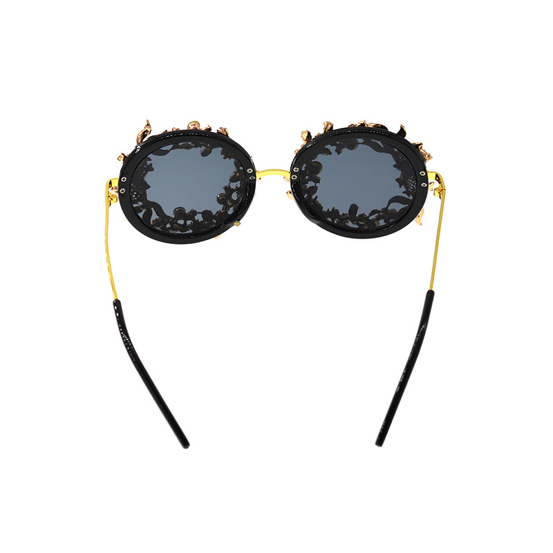 Fashion New Simple  Personality Fashion Sunglasses Baroque Retro Hollow Carved Small Fish Sunglasses Flowers Butterfly Beach Glasses Nihaojewelry Wholesale display picture 2