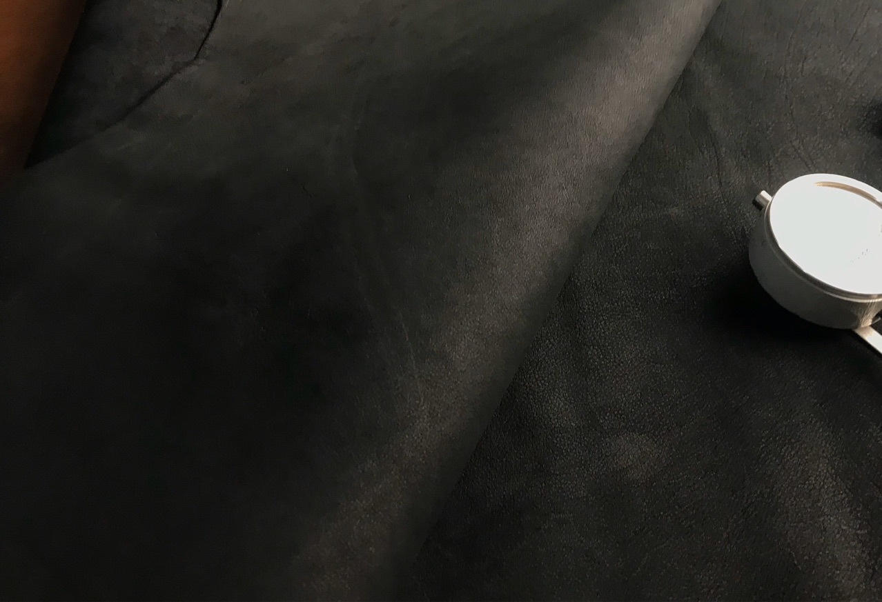 黑色头层胎小牛皮 1.6-1.8mm整张原裁 平均12尺 油蜡皮 鞋材 