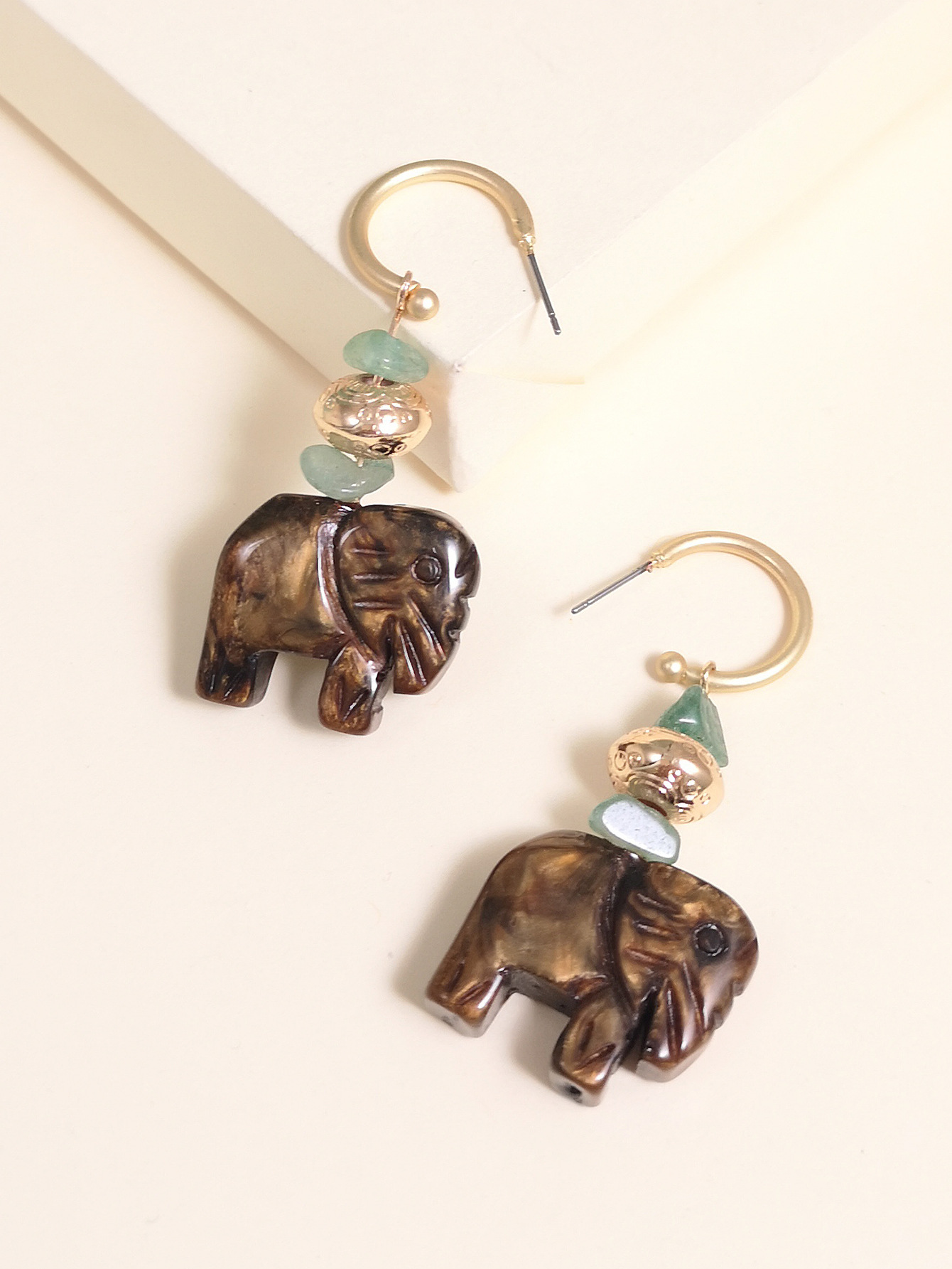 Fashion Elephant-shaped Wooden Alloy Earrings Creative Retro Simple Classic Solid Color Wood Earrings display picture 3