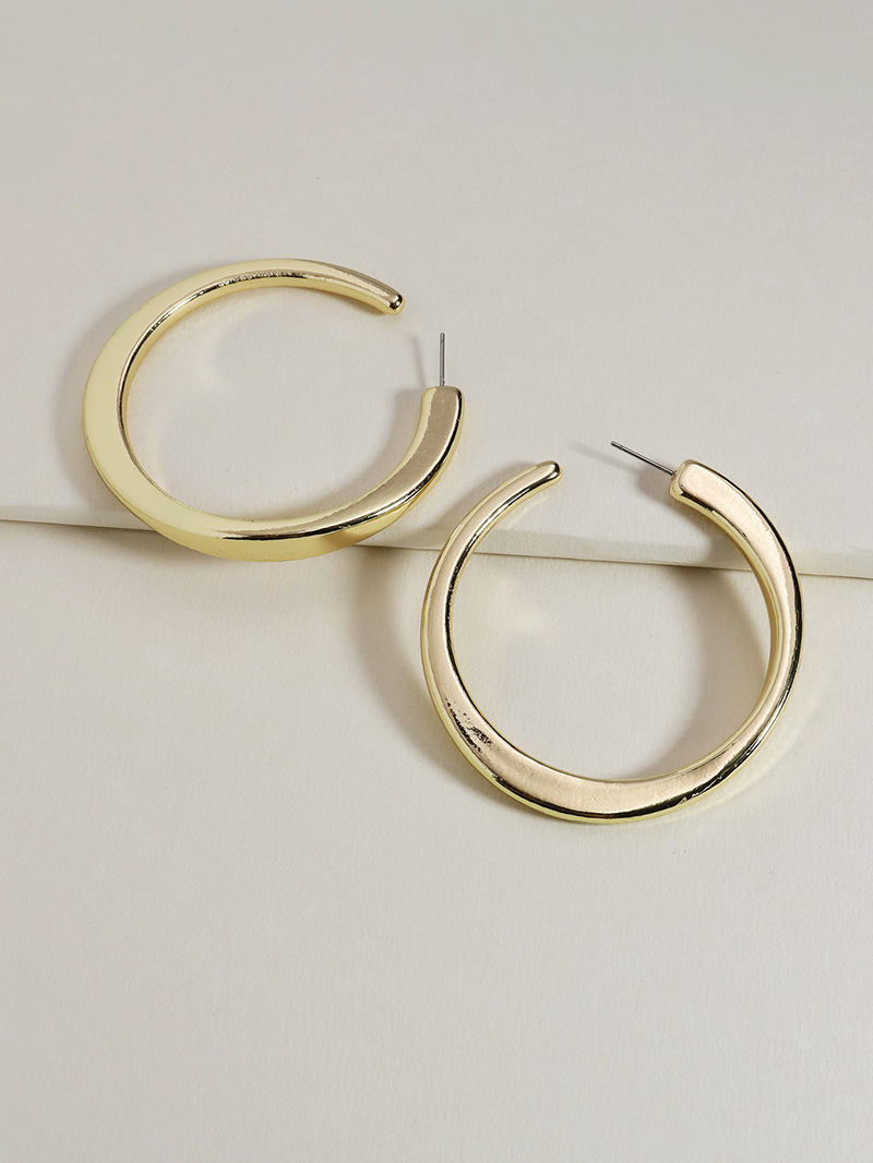 Nouvelles Boucles D&#39;oreilles En Alliage Simple En Forme De C En Métal Pour Femmes display picture 1