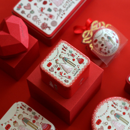 Red groom and bride three-dimensional relief small square box wedding candy box creative iron box candy box gift box