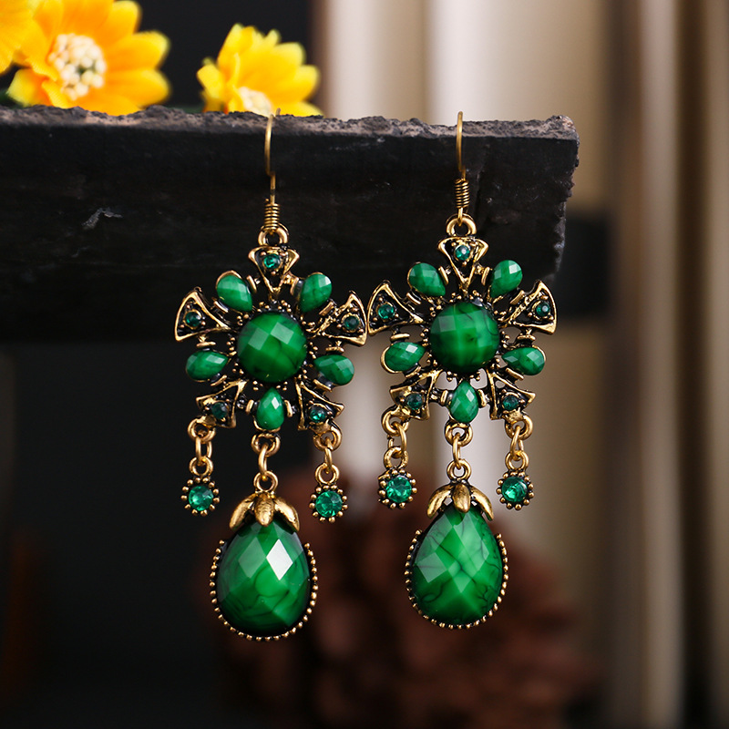 Fashion Hollow Long Ethnic Style Earrings Diamond-studded Alloy Earrings display picture 4
