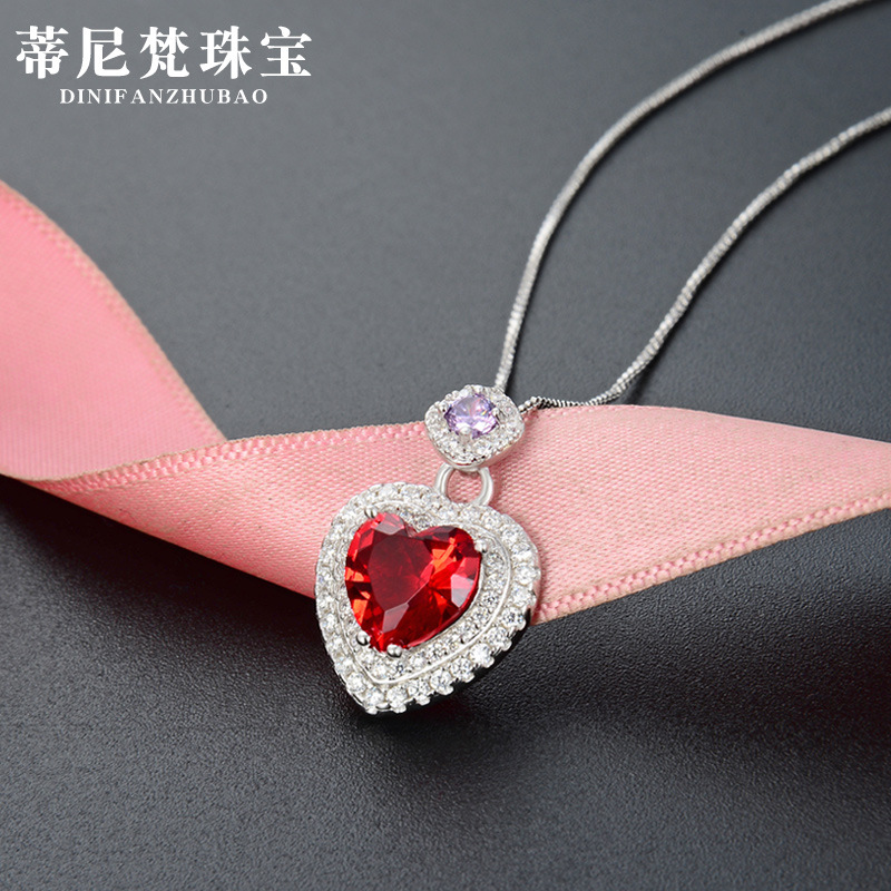 Japonés y coreano s925 collar de circón de plata de las mujeres de lujo de cristal en forma de corazón colgante de moda Nueva joyería de una sola pieza de entrega