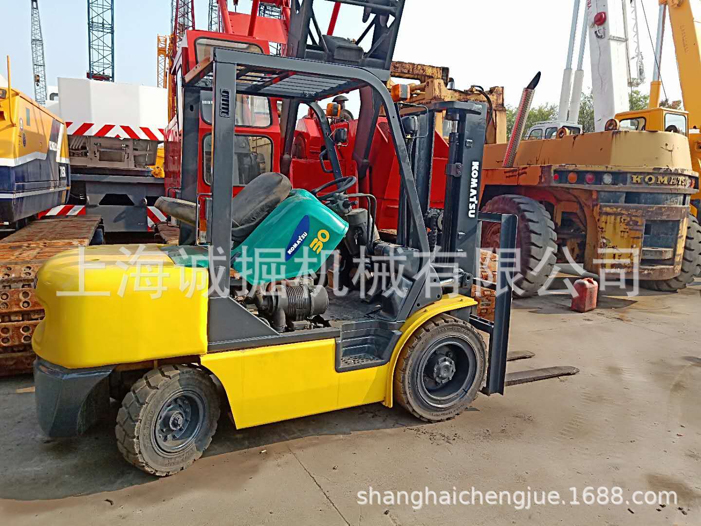 二手3吨小松叉车，带中杠
