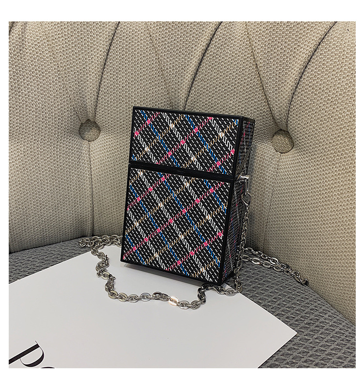 Autumn New Trendy Fashion Messenger Wild Chain Small Square Bag display picture 5