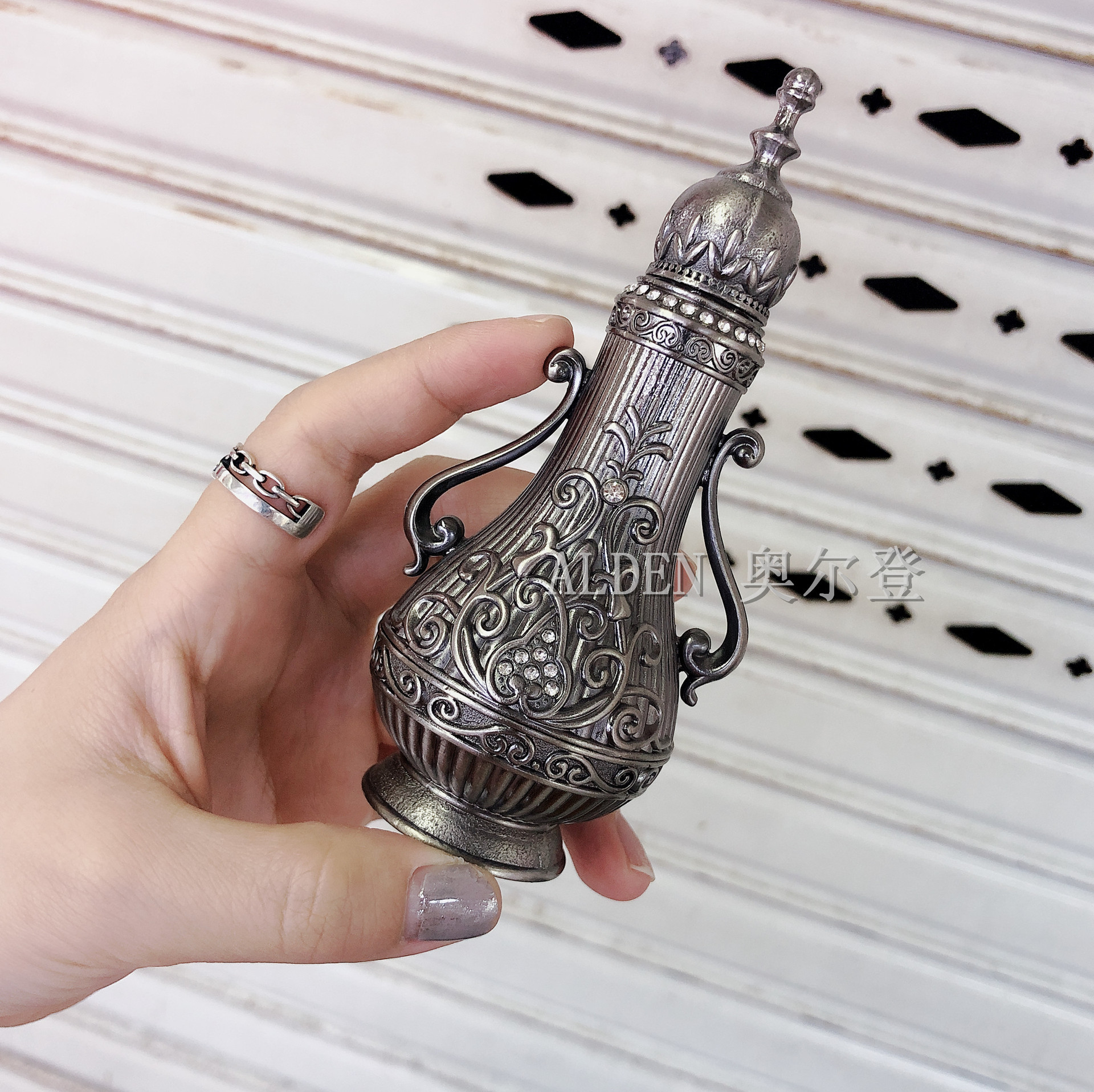 Factory direct sales, in stock, colors can be customized, the same style as Dubai, bronze-colored perfume bottles, essential oil bottles, and empty cosmetic bottles detail image 1