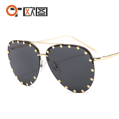 New style metal rivet large frame sunglasses, European and American universal sunglasses for men and women, fashionable toad glasses 7709