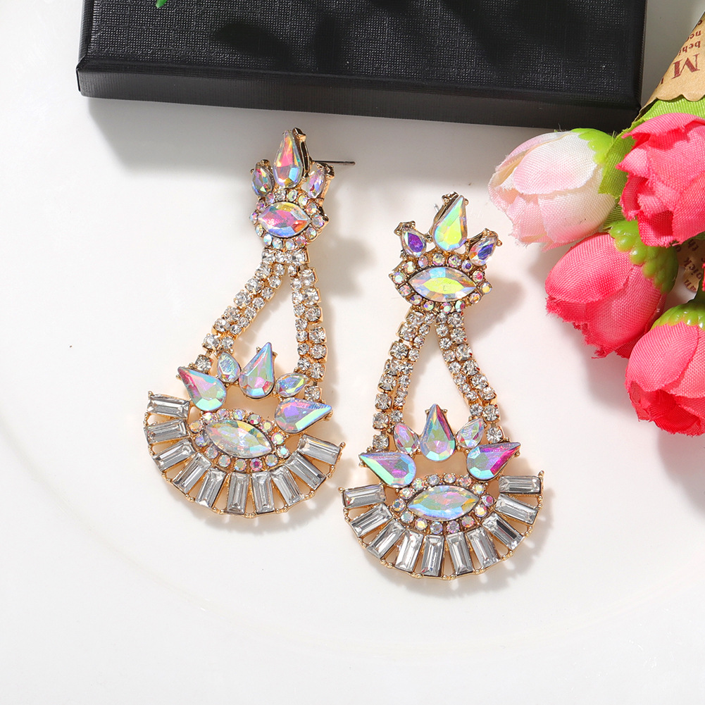 Exaggerated Diamond Eye Earrings Super Flash Full Diamond Earrings Trendy Temperament Creative Fashion Earrings Wholesale Nihaojewelry display picture 9