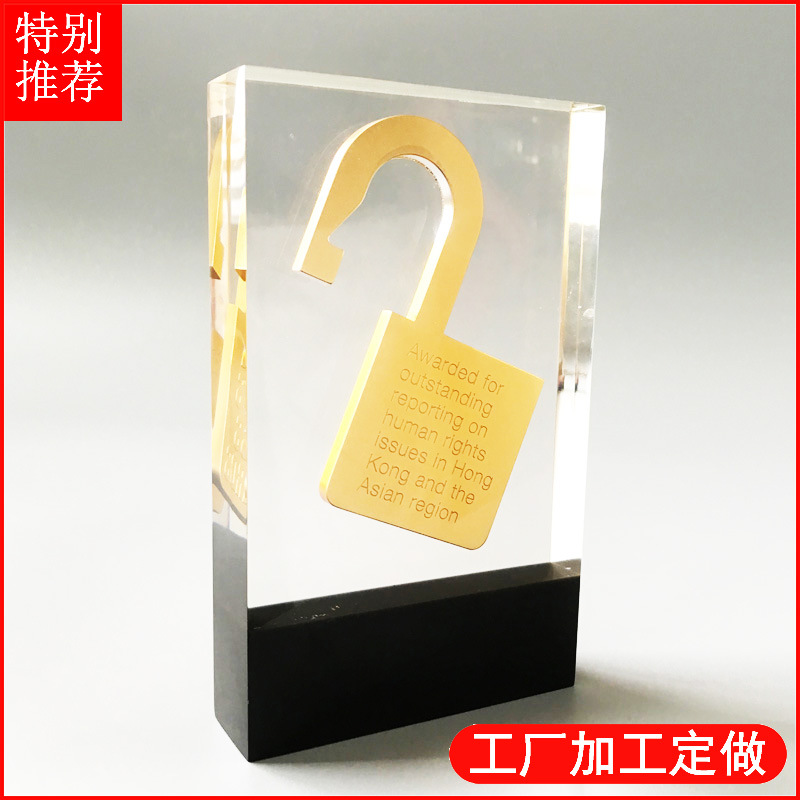 亚克力内埋电镀金属锁工艺品 水晶胶树脂内埋工艺摆件产品