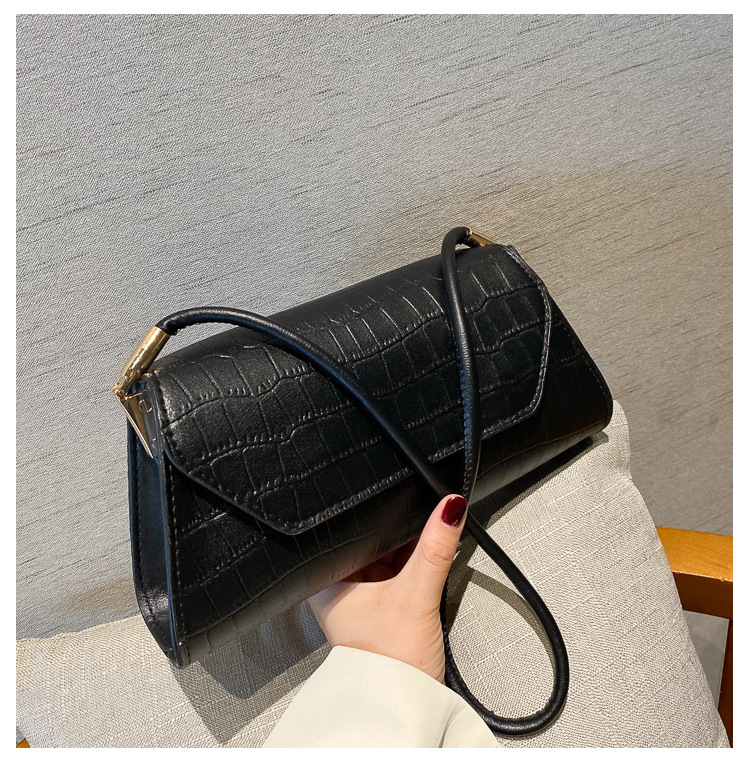 Women's Medium Pu Leather Solid Color Streetwear Square Magnetic Buckle Shoulder Bag display picture 3