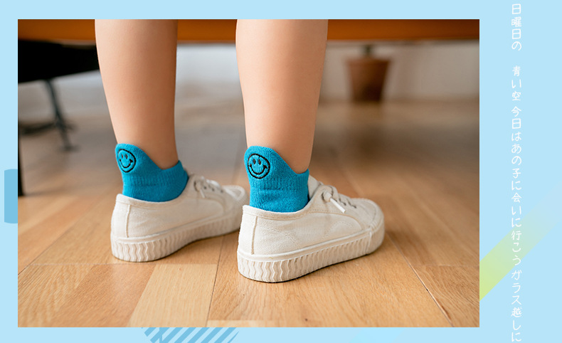 Enfants De Courtes En Coton Chaussettes Printemps Et D'été Nouvelle Fluorescent Couleur De Visage Souriant Broderie Enfants Chaussettes Maille Respirante Enfants De Coupe-bas Chaussettes display picture 8