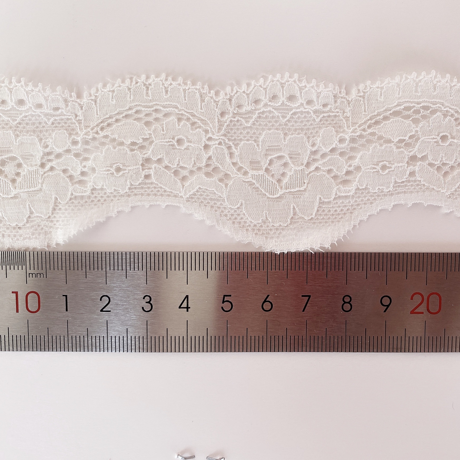 现货供应 时尚蕾丝花边 服装辅料 网纱刺绣网布厂家批发 各种幅宽