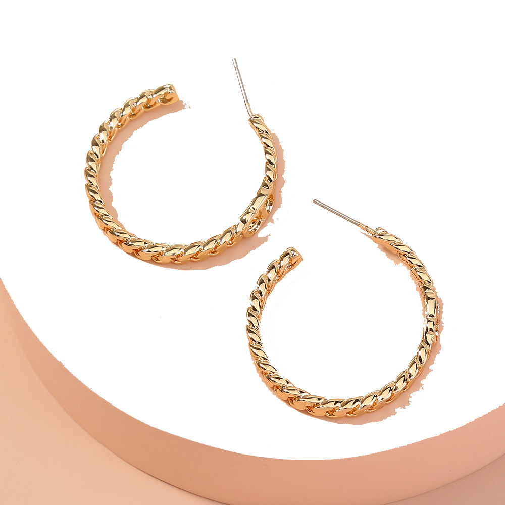 Simple Wide Chain C-shaped Hollow Earrings display picture 4