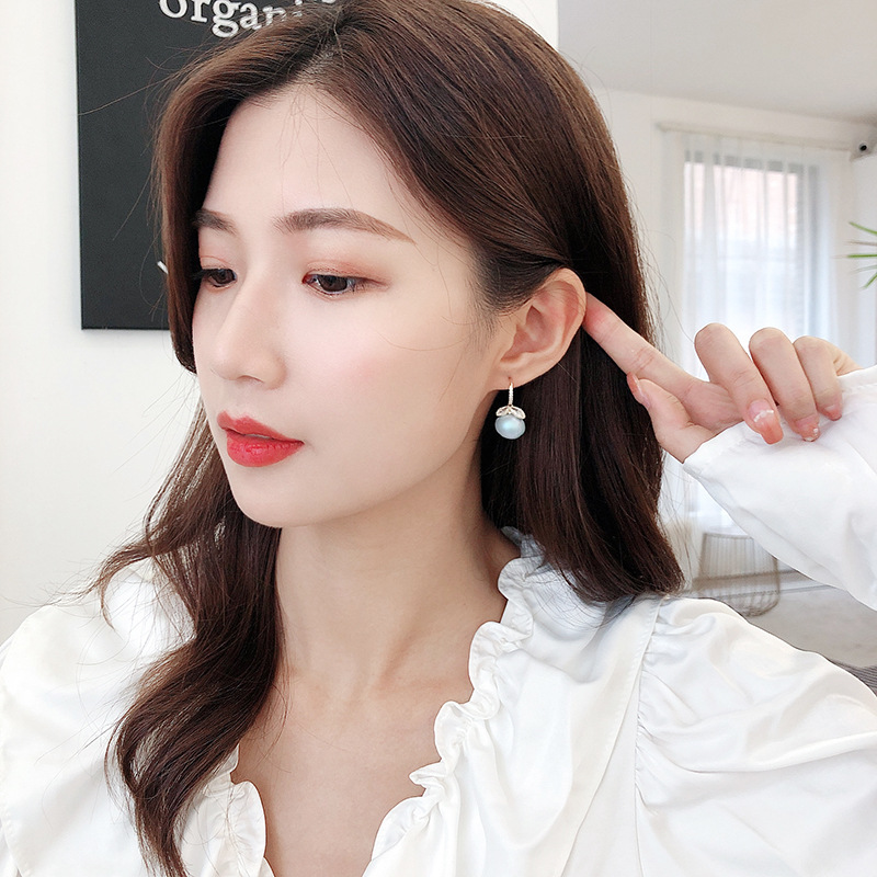 Korea S925 Silver Needle Semi-circular C-shaped Earrings Zircon Flower Earrings Fashion Pearl Earrings Wholesale Nihaojewelry display picture 6