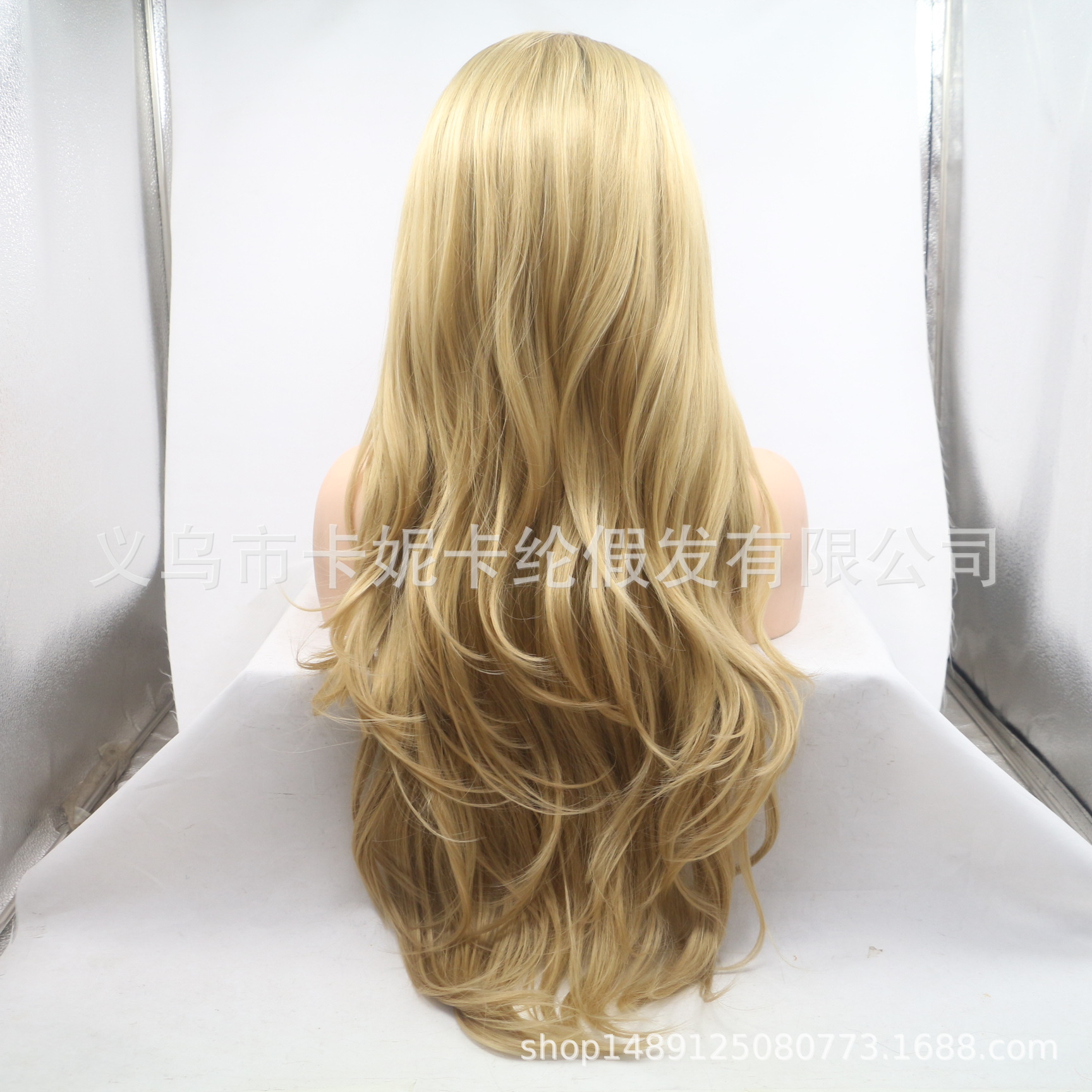 Europa y América de moda cabello largo rizado fibra química pelucón de cabello de mujer al por mayor encaje de cabello