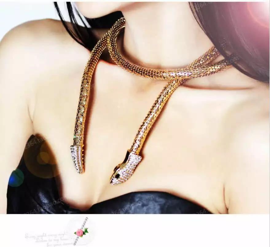 Creative Simple Snake-shaped Hollow Chain Necklace display picture 2