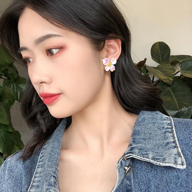 Korean Colorful Flower Earrings New Simple Super Fairy Earrings Sweet Girl Earrings Wholesale Nihaojewelry display picture 4