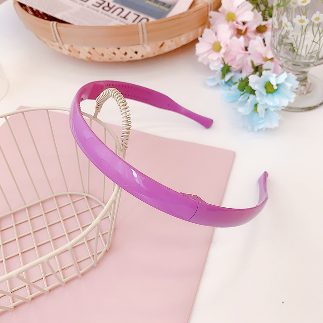 Korean Girl Color Folding Thin-edged Headband Simple Plastic Toothed Non-slip Headband Candy-colored Resin Wholesale Nihaojewelry display picture 16