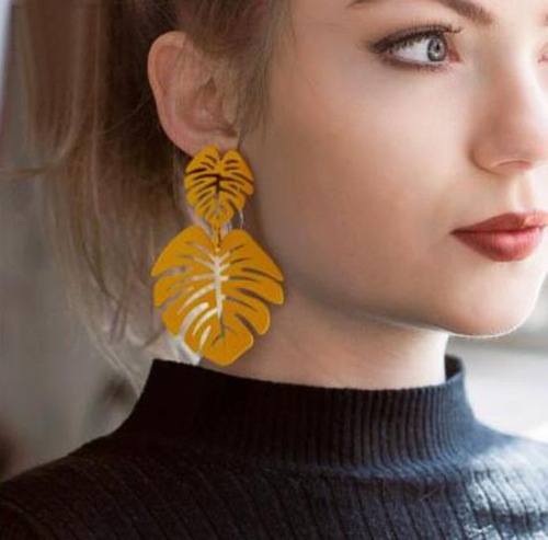Cross-border hot-selling exaggerated earrings for women, fashionable and creative metal electroplated leaf earrings, retro earrings manufacturer