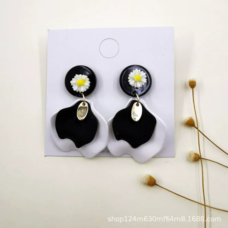 Retro brand cute earrings, factory direct supply, Japanese and Korean, simple and elegant design