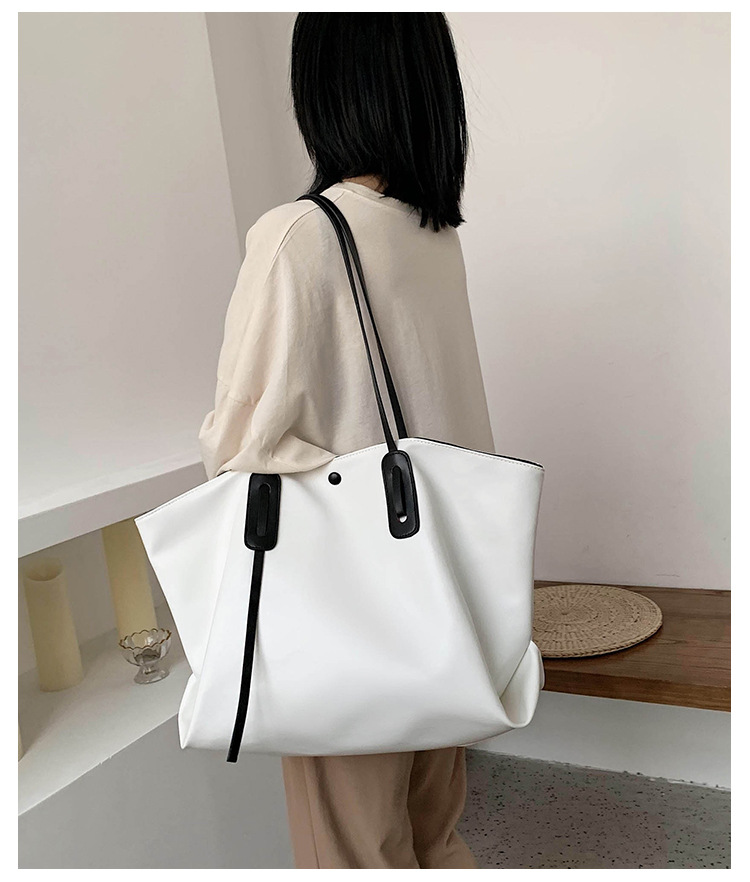 Soft-faced One-shoulder Women's New Autumn Tide Korean Large-capacity Simple Fashion Tote Handbag display picture 4