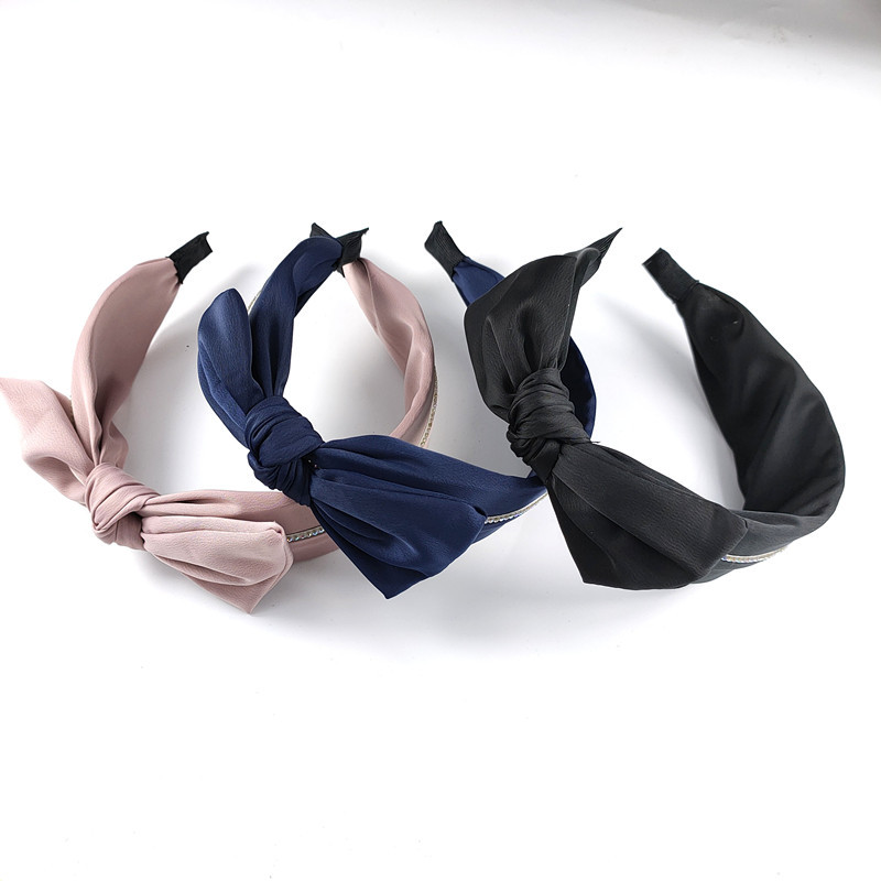 Korean Fashion Wide-brimmed High-end Rabbit Ear Hairband Simple And Exquisite Colored Diamond Hairpin Hairpin Fashion Bow Knot Wholesale Nihaojewelry display picture 1